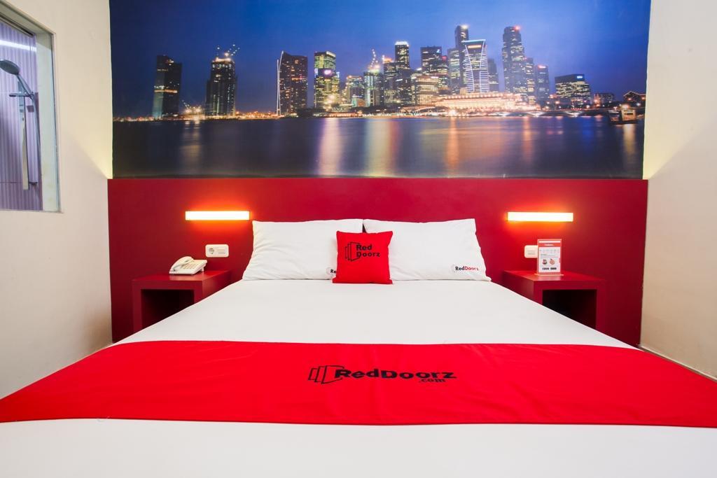 Hotel Reddoorz Near Hawaii Water Park Malang Zewnętrze zdjęcie